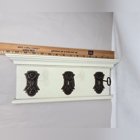 Vintage A Special Place Off White & Metal Key Clothes Hanger 3 Hook Cottagecore - Picture 13 of 16